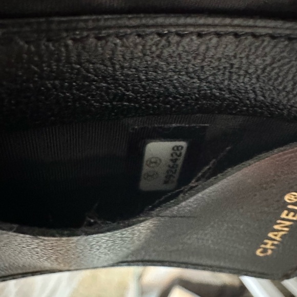 Chanel VINTAGE NEVER USED Black Caviar Leather Card Holder - Picture 8 of 9